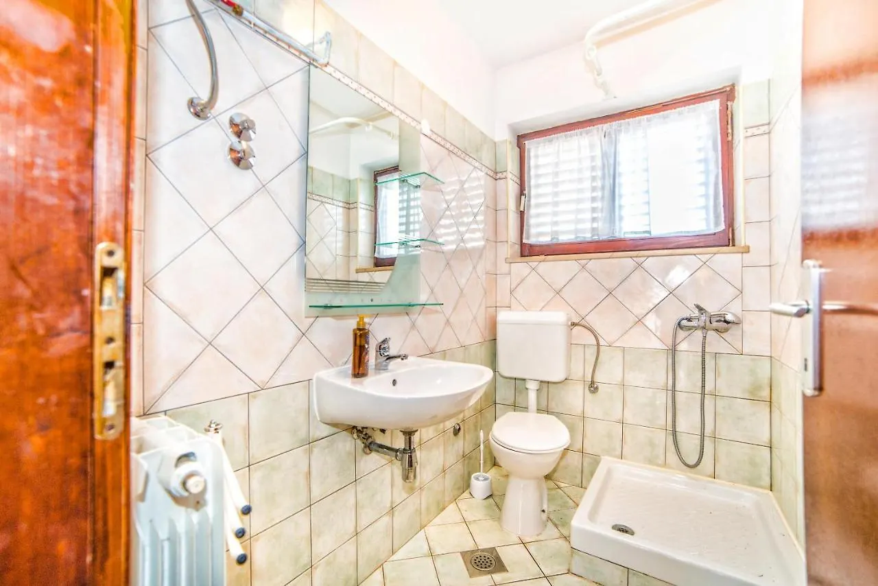 Apartment Belusic 1015 Fazana Croatia